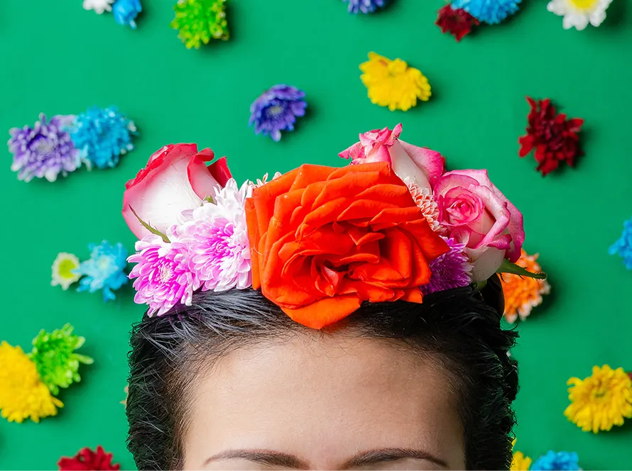 Crea una corona de flores como Frida Kahlo en el festival Viva México 2023